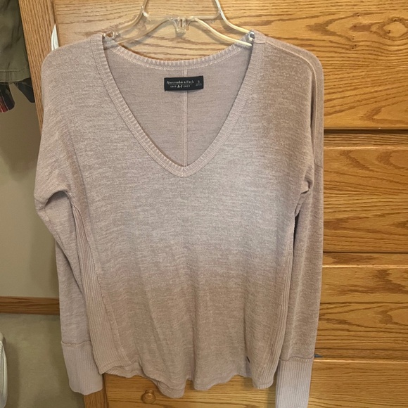 Abercrombie soft and cozy light pink v neck sweater - Picture 1 of 4